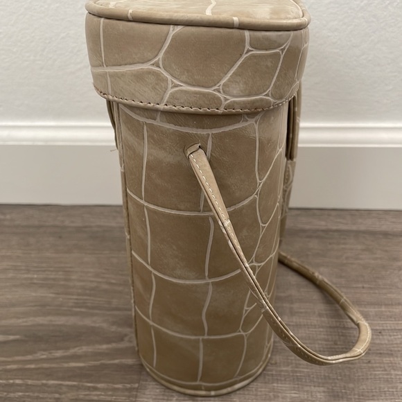 Giraffe Pattern Purse - Picture 5 of 10